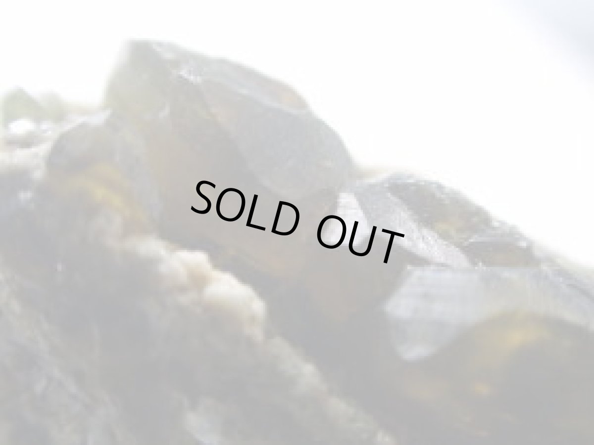 画像2: ナミビア産母岩付グリーンガーネットB (2)