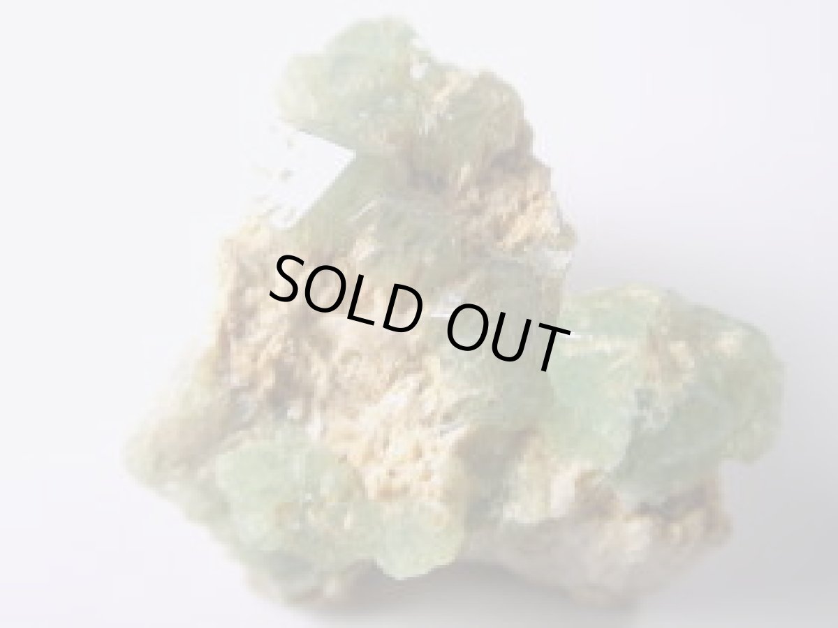 画像1: タンザニア産母岩付ツァボライトＡ (1)