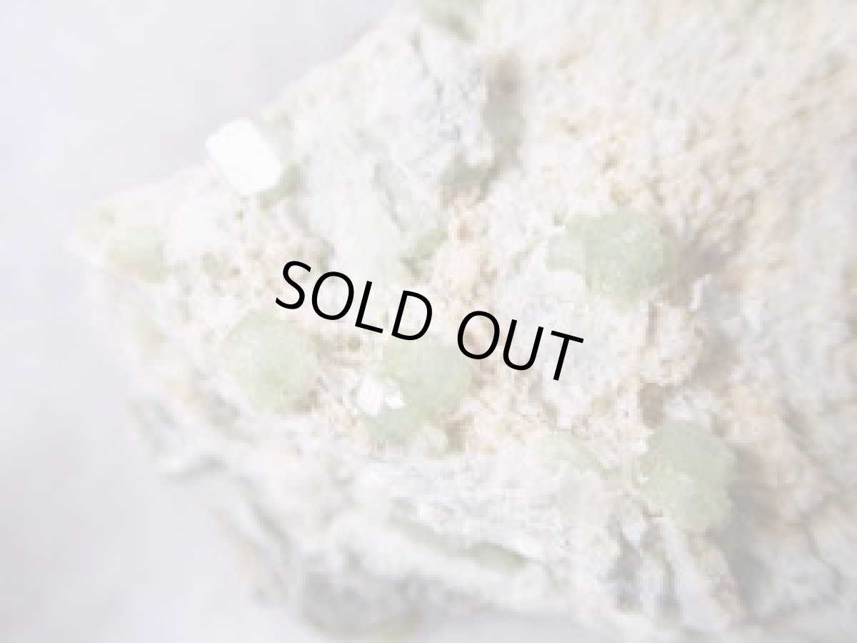 画像2: タンザニア産母岩付ツァボライトＢ (2)