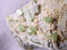 画像2: タンザニア産母岩付ツァボライトＢ (2)