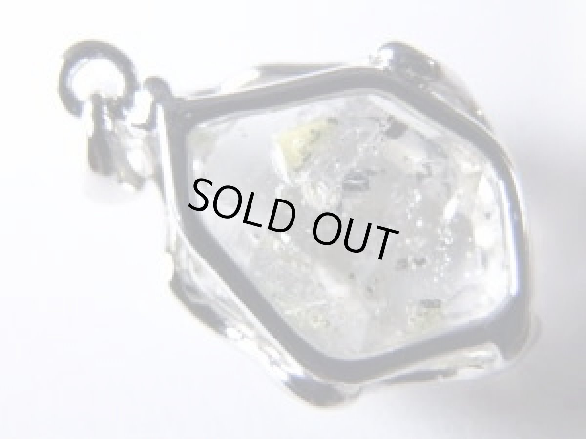 画像2: パキスタン産オイル入り水晶ペンダントＡ (2)