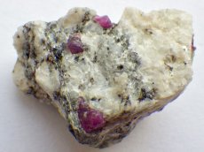 画像2: カレリア産母岩付ルビーＢ (2)