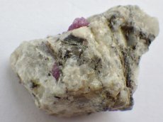 画像5: カレリア産母岩付ルビーＢ (5)