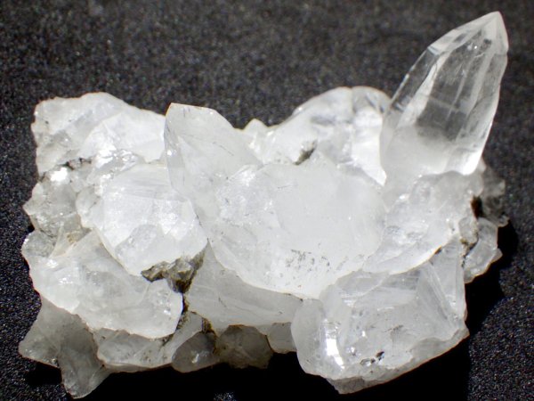 水晶　クラスター　2062g 緑水晶 グリーンクォーツ クラスター[t802-5823]