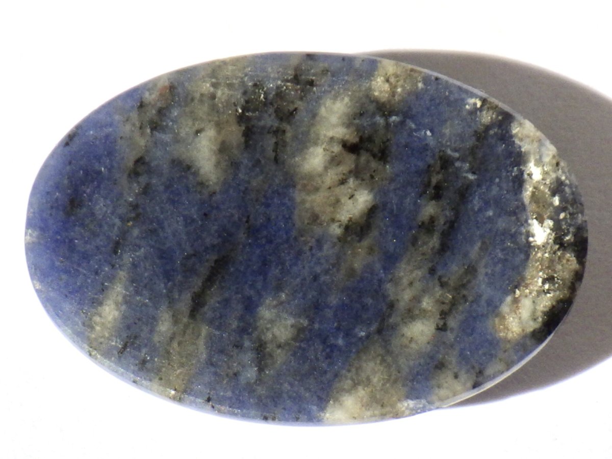 画像3: ロシア産ソーダライトカボＢ　15.8ct (3)